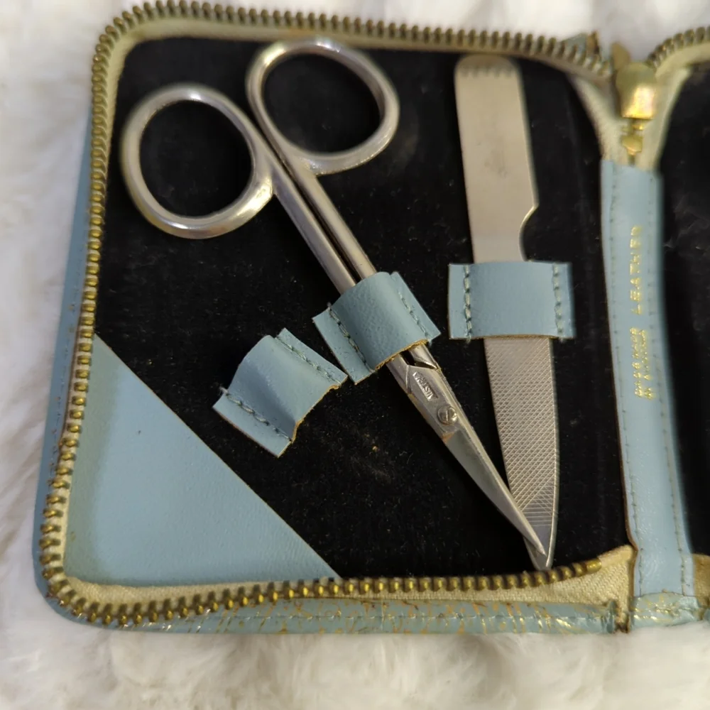 Vintage Gillette Travel Razor Toiletrie Kit‎ 1960s In Light Blue Leather Case